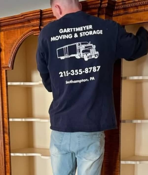 Garttmeyer Moving professionals carefully handling household belongings