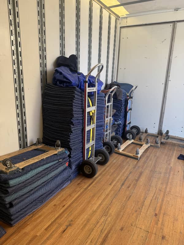 International moving services with secure packing for overseas relocations